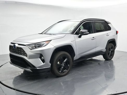 Used 2019 Toyota RAV4 XSE w/ XSE Weather Package AWD/4WD image 4
