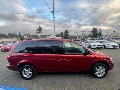 Used 2005 Dodge Grand Caravan SXT w/ Premium Group image 5