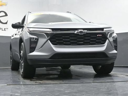 Used 2024 Chevrolet Trax RS w/ Driver Confidence Package FWD image 3