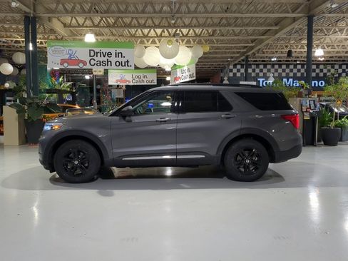 Used 2022 Ford Explorer XLT image 12