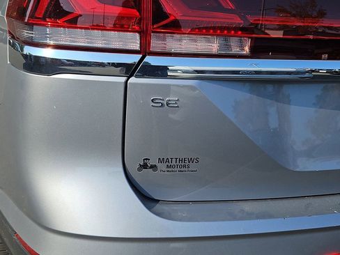 Used 2025 Volkswagen Atlas SE image 34