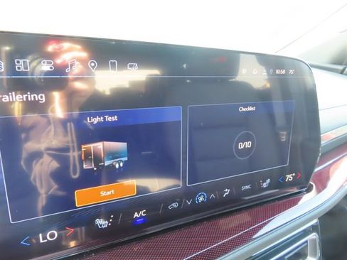 Used 2025 Chevrolet Traverse Z71 w/ Enhanced Driving Package AWD/4WD image 32