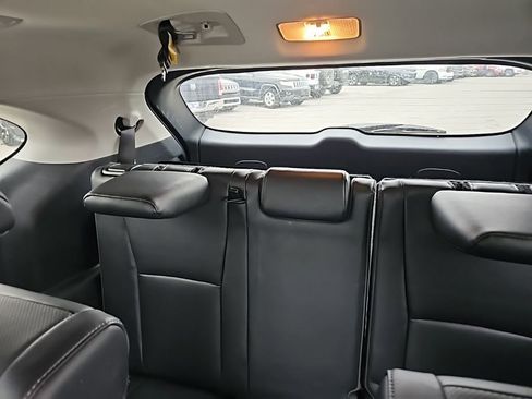Used 2023 Toyota Highlander Limited image 14