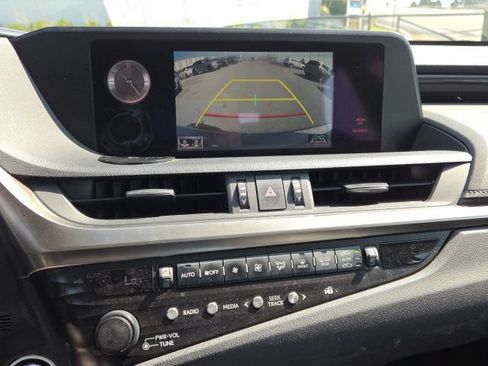 Used 2019 Lexus ES 300h w/ Accessory Package 2 FWD image 18