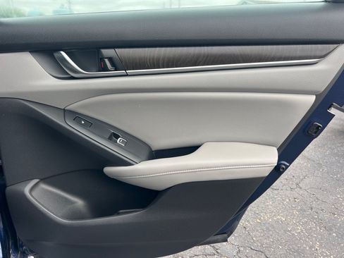Used 2018 Honda Accord Touring image 12