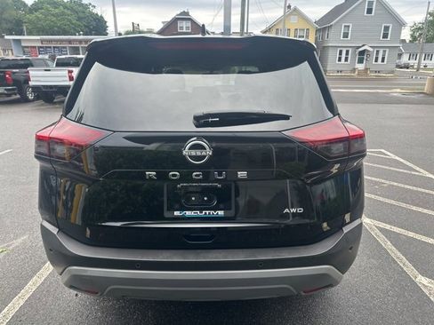 Used 2022 Nissan Rogue S image 3