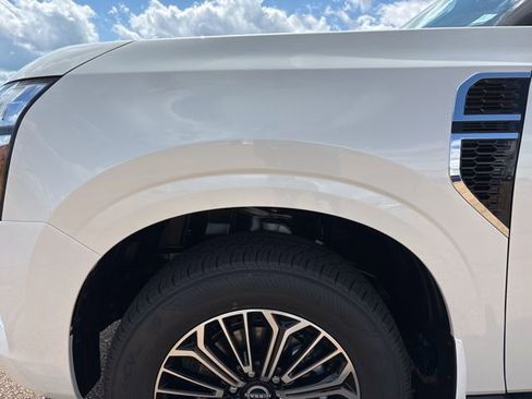 New 2026 Nissan Armada SL w/ Captain's Chari Seat Package image 7