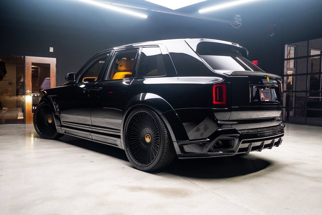 Used 2025 Rolls-Royce Cullinan AWD/4WD image 34