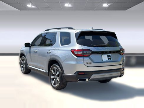 Used 2023 Honda Pilot Touring image 3