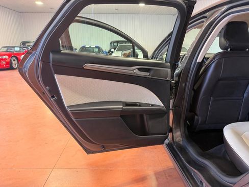 Used 2019 Ford Fusion SE w/ Equipment Group 151A image 18