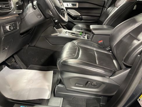 Used 2022 Ford Explorer Platinum w/ Equipment Group 601A image 11