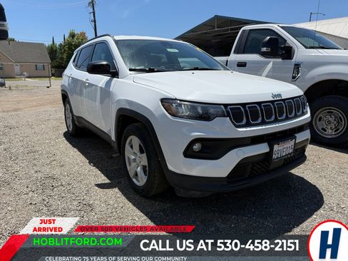 Used 2022 Jeep Compass Latitude FWD image 1