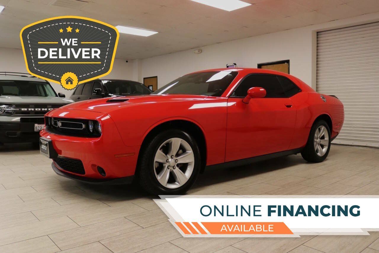 Used 2023 Dodge Challenger SXT RWD image 1