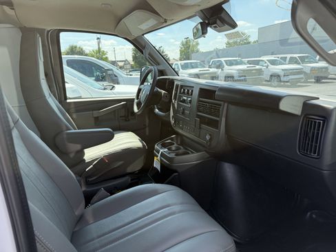 New 2025 Chevrolet Express 3500 w/ Driver Convenience Package RWD image 19