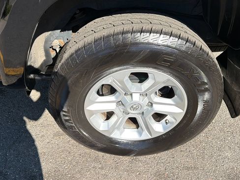 Used 2021 Toyota 4Runner SR5 AWD/4WD image 9