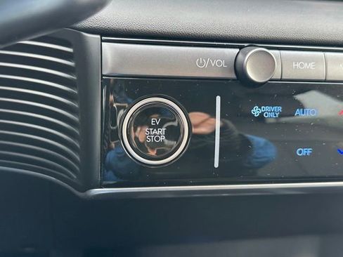 Used 2025 Hyundai Ioniq 5 SEL image 15