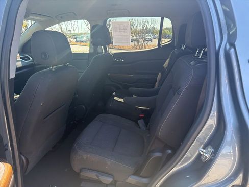 Used 2021 GMC Acadia SLE image 3