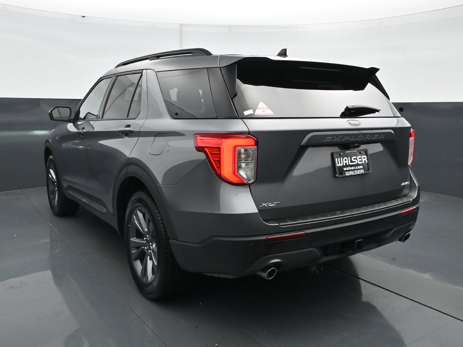 Used 2022 Ford Explorer XLT w/ Equipment Group 202A AWD/4WD image 5