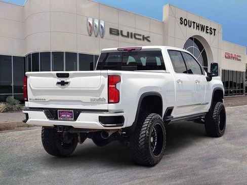 Used 2024 Chevrolet Silverado 2500 High Country w/ High Country Premium Package AWD/4WD image 5