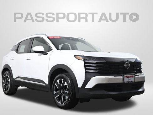 Used 2025 Nissan Kicks SV w/ SV Premium Package image 4