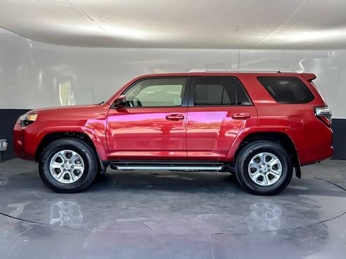 Used 2018 Toyota 4Runner SR5 AWD/4WD image 6