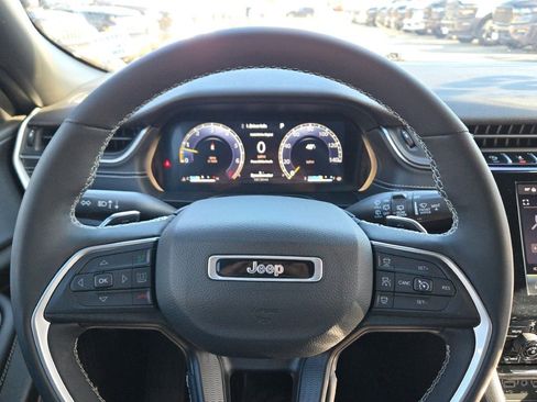 Used 2023 Jeep Grand Cherokee Altitude image 34