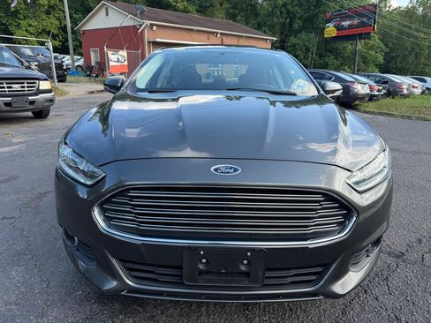 Used 2015 Ford Fusion SE w/ Equipment Group 201A FWD image 2