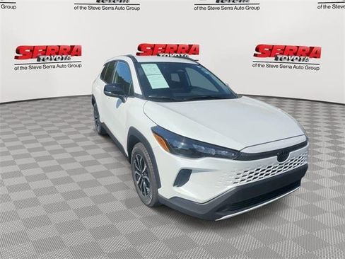 Used 2026 Toyota Corolla Cross SE image 3