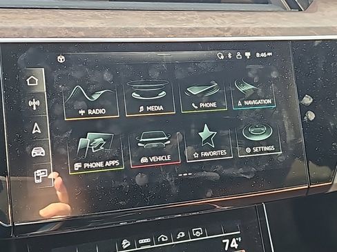 Used 2022 Audi e-tron Premium w/ Convenience Plus Package image 5