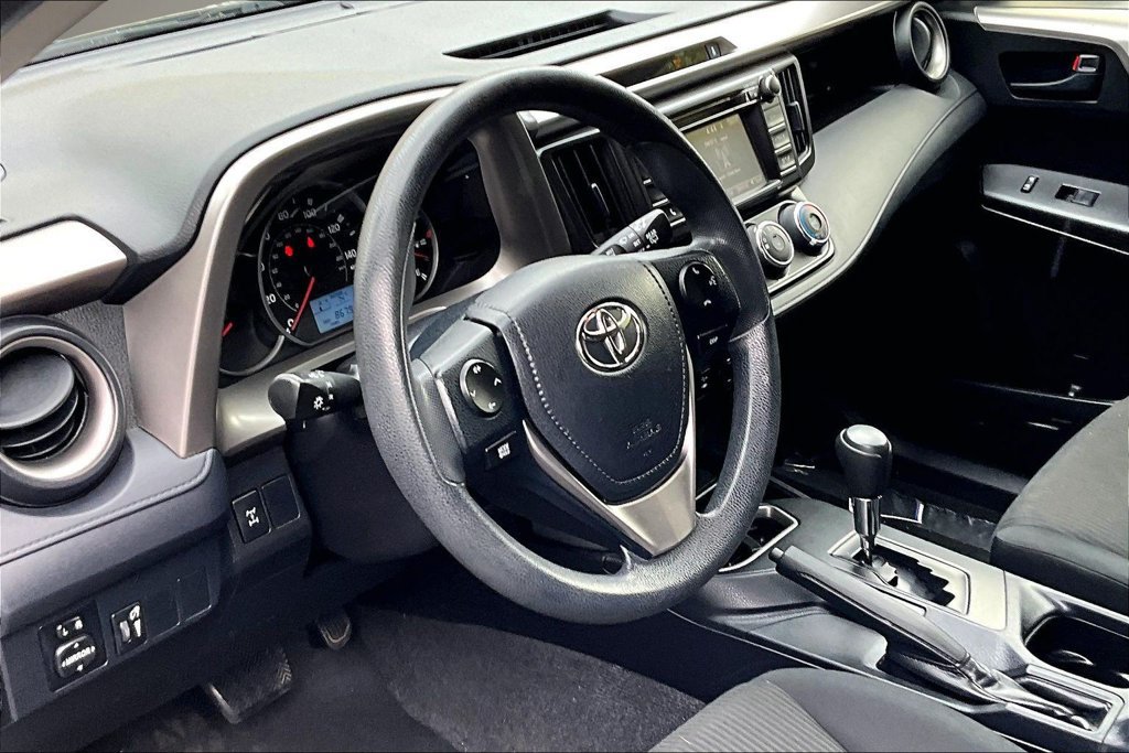 Used 2016 Toyota RAV4 LE AWD/4WD image 17