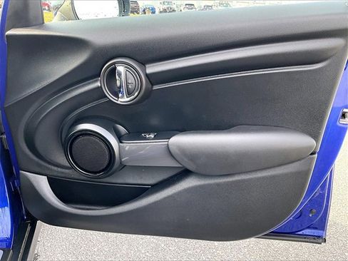 Used 2019 MINI Cooper 4-Door Hardtop w/ Signature Upholstery Package image 12