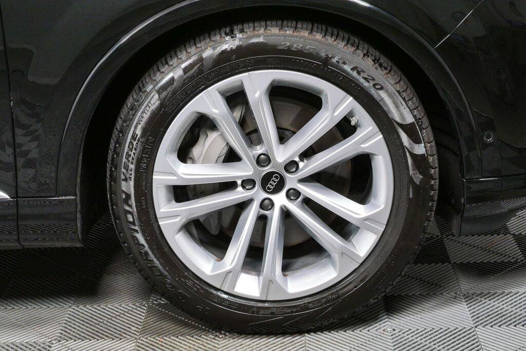 Used 2025 Audi Q7 3.0T Prestige AWD/4WD image 37