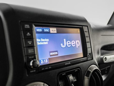 Used 2015 Jeep Wrangler Unlimited Sahara w/ Connectivity Group AWD/4WD image 26