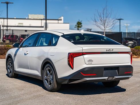New 2026 Kia K4 LXS FWD image 3
