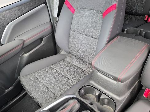 Used 2024 Chevrolet Colorado Z71 w/ Z71 Convenience Package 2 image 19