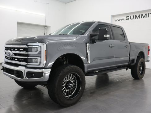 Used 2024 Ford F350 Lariat w/ Tremor Off-Road Package AWD/4WD image 7