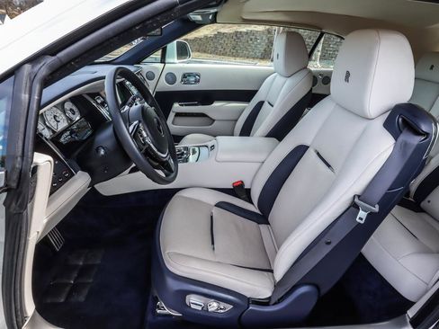 Used 2019 Rolls-Royce Dawn image 42