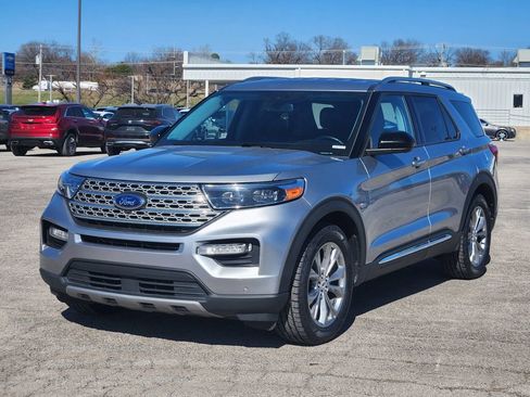 Used 2023 Ford Explorer Limited image 3