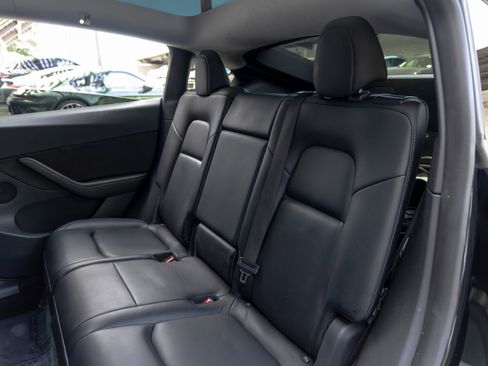 Used 2021 Tesla Model Y Long Range image 44