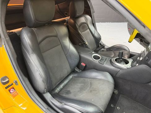 Used 2009 Nissan 370Z Touring w/ Sport Pkg RWD image 16