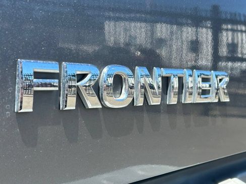 Used 2016 Nissan Frontier SV w/ SV Value Truck Package RWD image 11