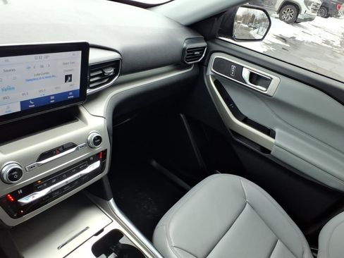 Used 2021 Ford Explorer XLT w/ Equipment Group 202A image 21