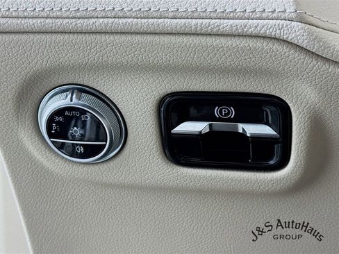 Used 2023 Mercedes-Benz EQS 450+ SUV image 10