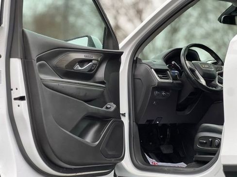 Used 2024 GMC Terrain SLT image 9