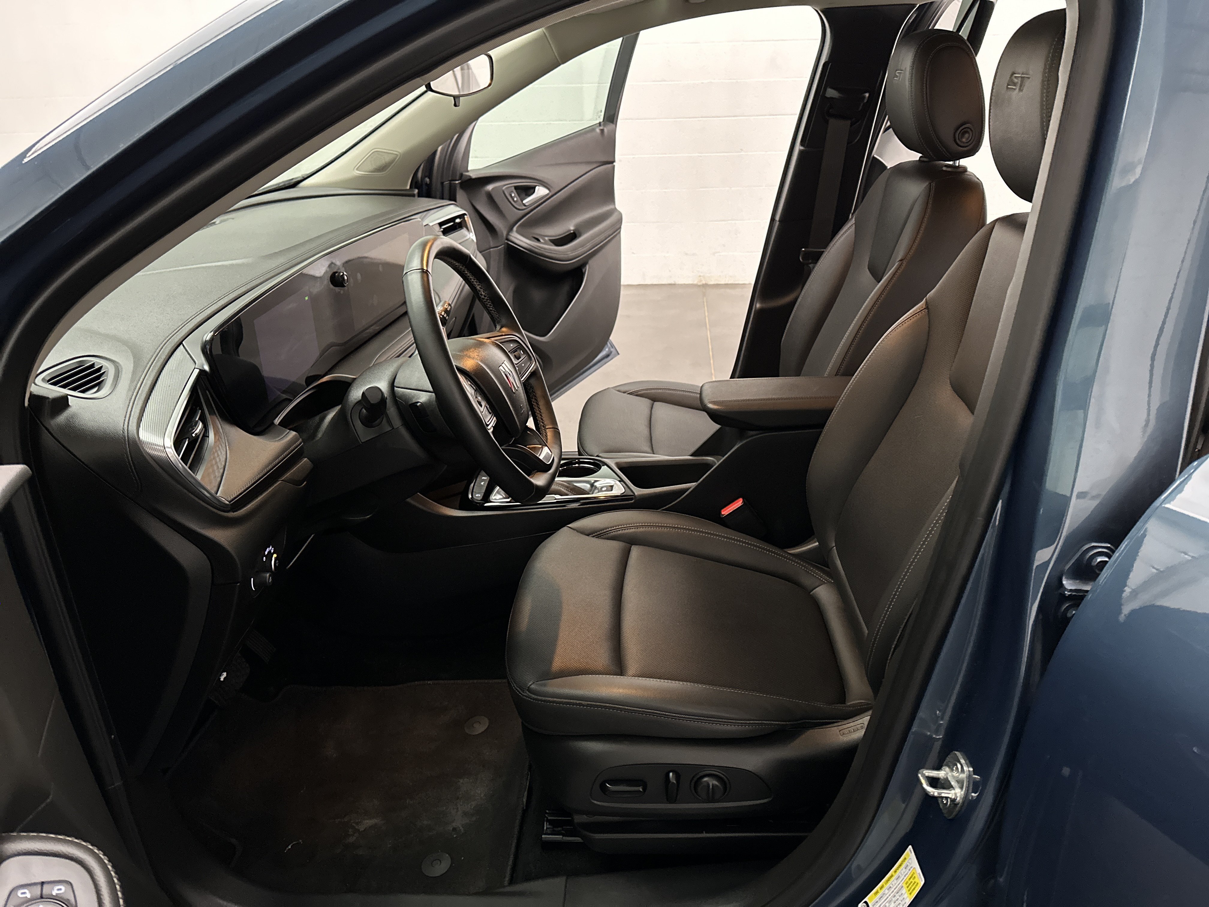 Used 2024 Buick Encore GX Sport Touring w/ Comfort Package FWD image 17