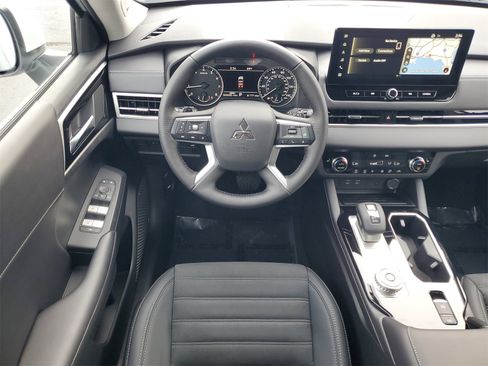 New 2026 Mitsubishi Outlander SE image 24