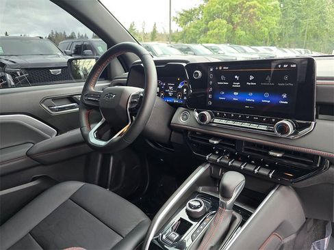 Used 2025 Chevrolet Colorado Z71 w/ Technology Package image 12