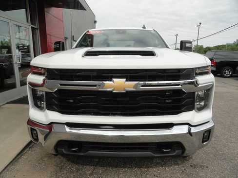 Used 2024 Chevrolet Silverado 2500 LT AWD/4WD image 6