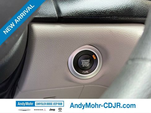 Used 2018 Chrysler Pacifica Touring Plus FWD image 19