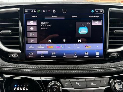 Used 2025 Chrysler Pacifica Limited FWD image 26